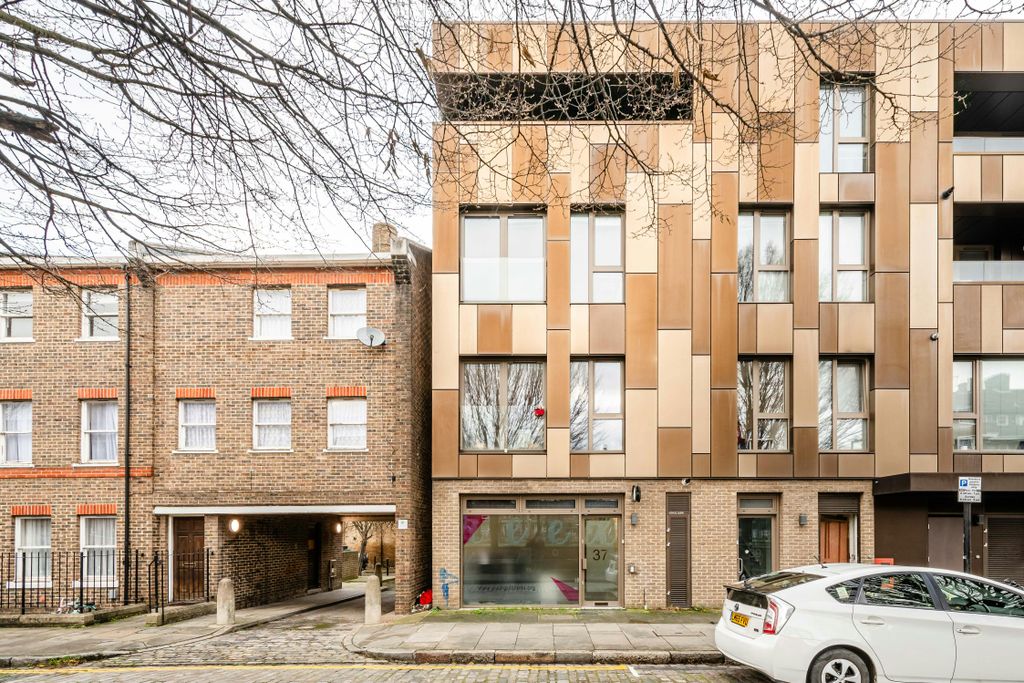 Property photo 1 of 15 Heneage St 37  Low Res 14.Jpg