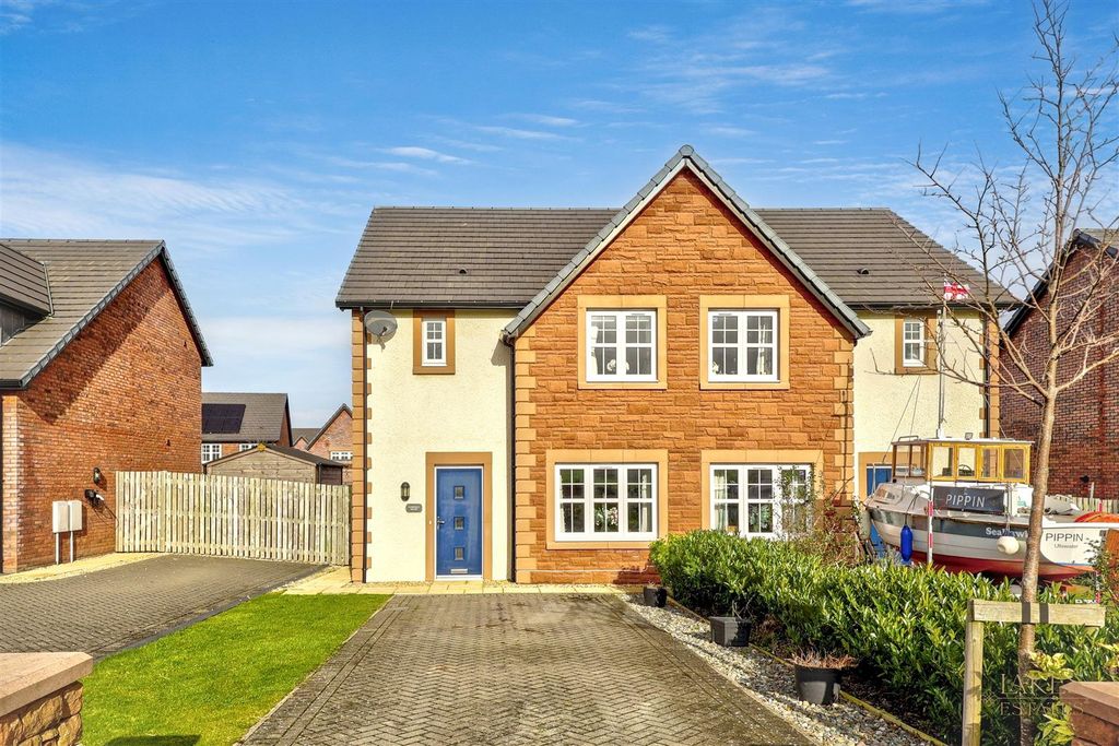 Property photo 1 of 18 Campsall House