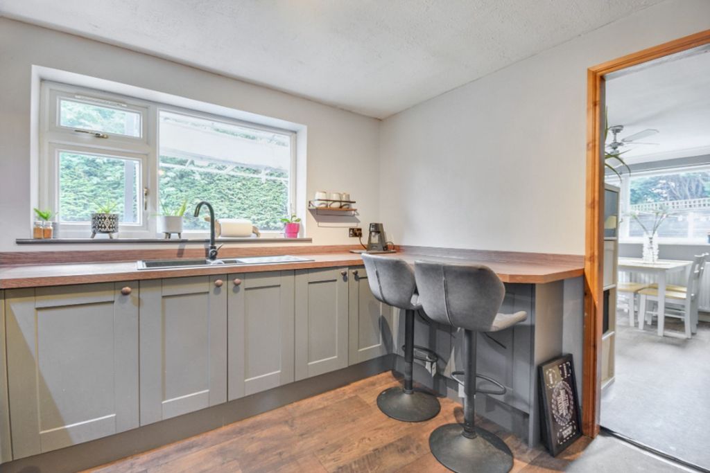 Property photo 3 of 26 Modern Kitchen