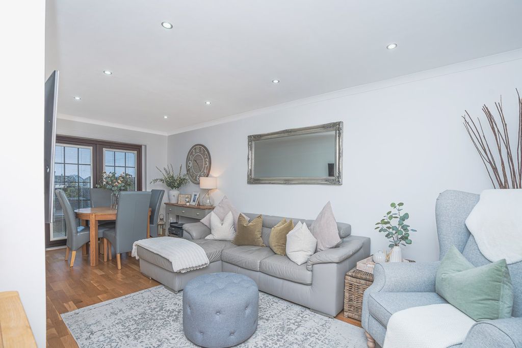 Property photo 2 of 30