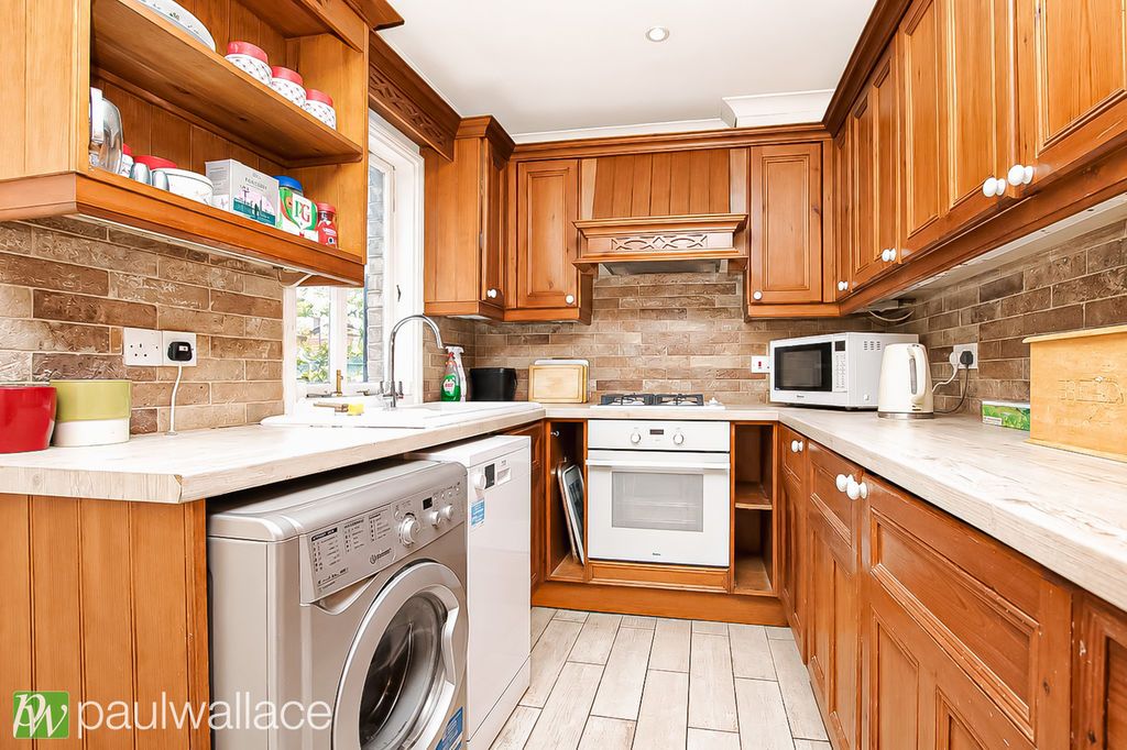 Property photo 3 of 21 Kitchen