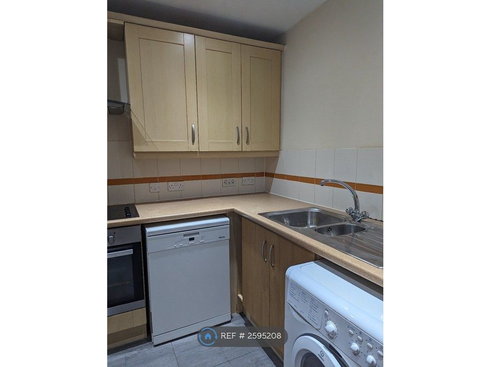 Property photo 3 of 9 Kitchen