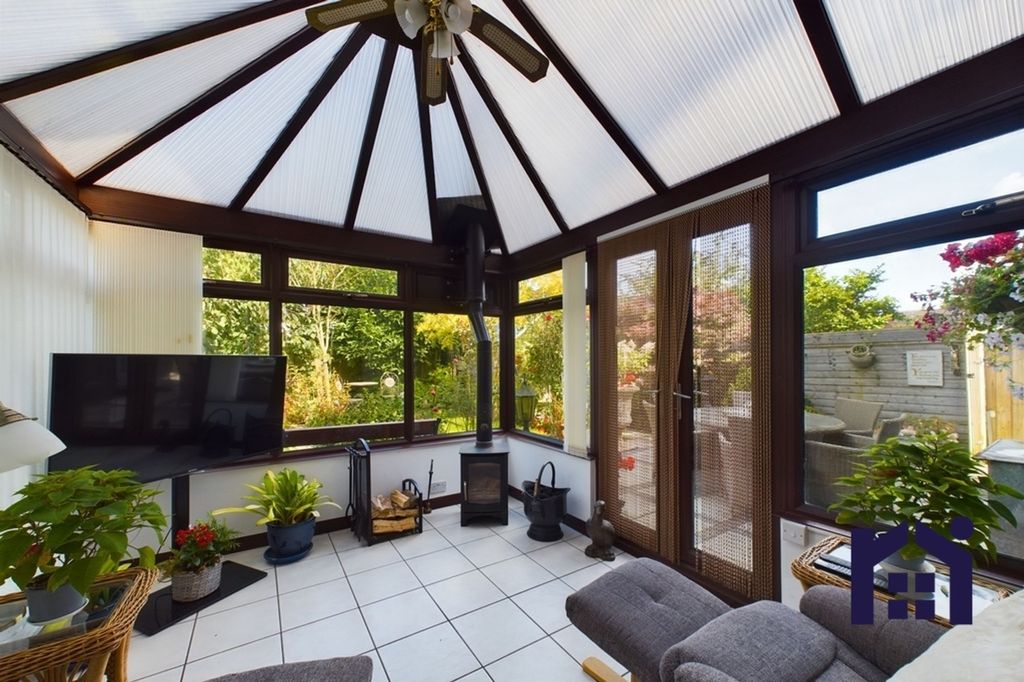 Property photo 3 of 25 Conservatory