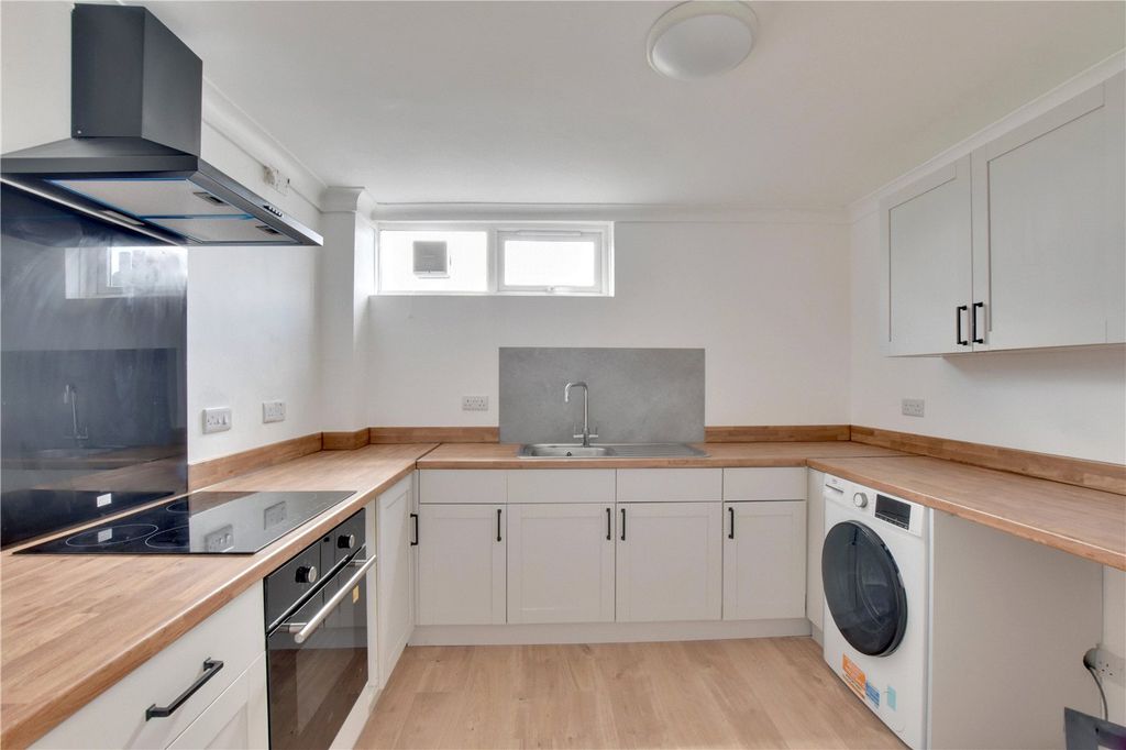 Property photo 1 of 13 Picture No. 09