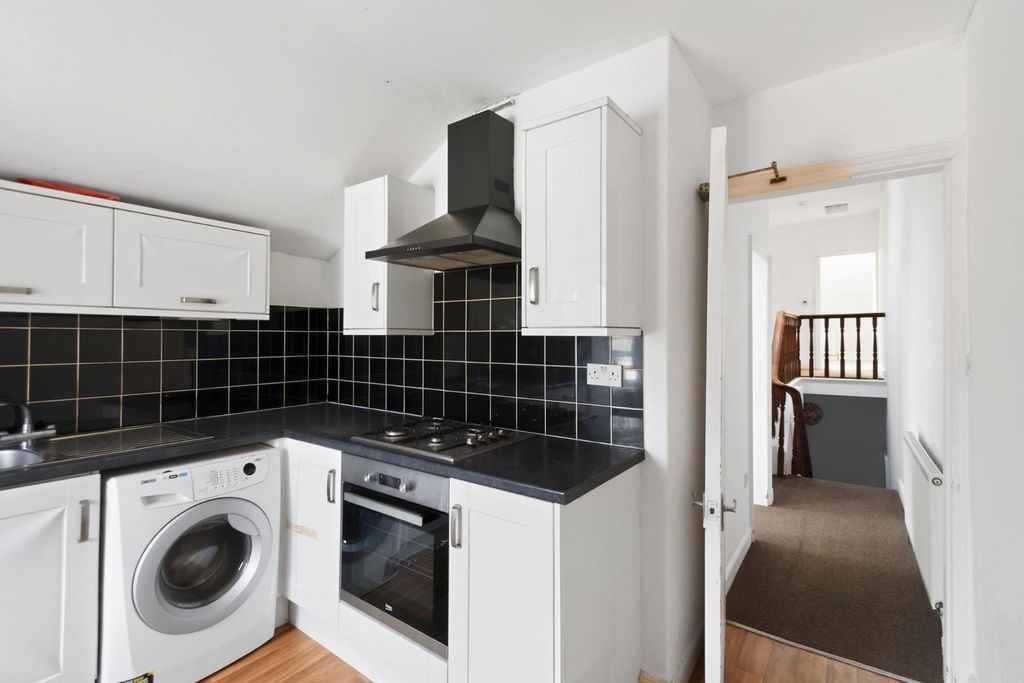 Property photo 3 of 16 Flat3-15Dragonparade-6.Jpg