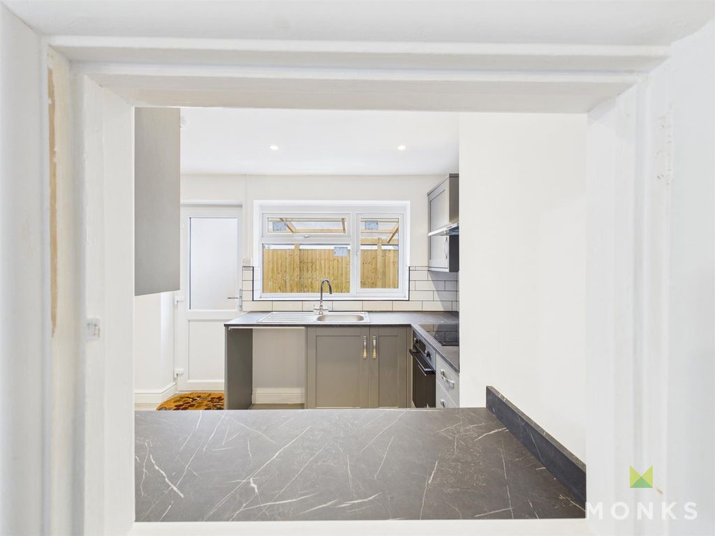 Property photo 3 of 15 Servants Hatch