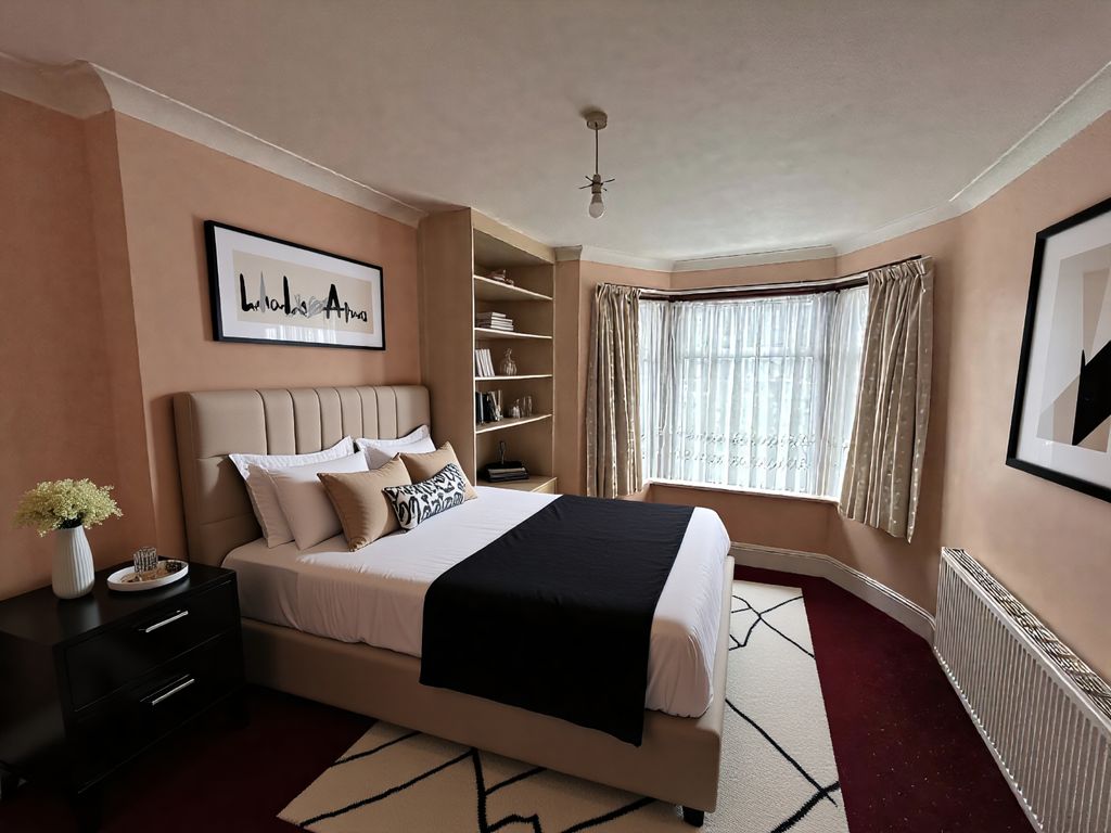 Property photo 1 of 7 Bedroom 1