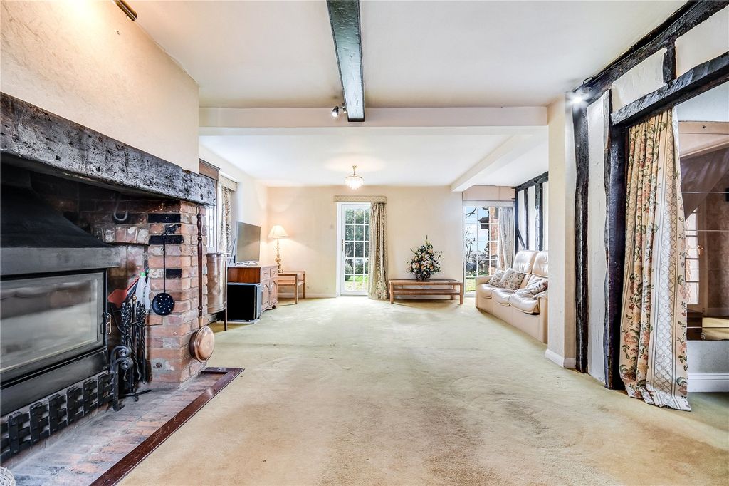 Property photo 3 of 18 Lounge