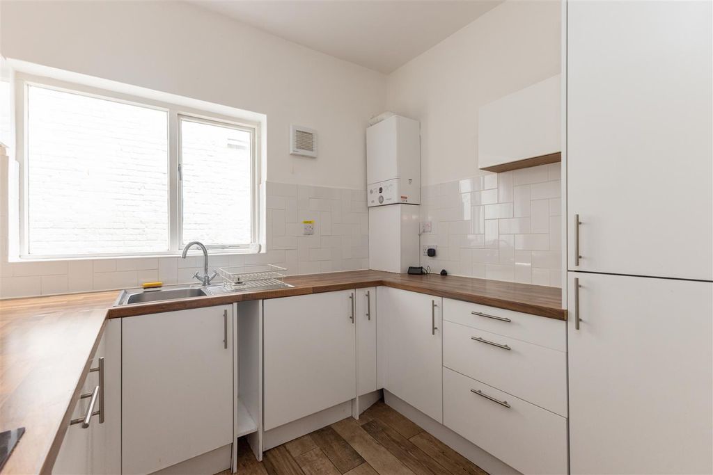 Property photo 3 of 15 Kitchen