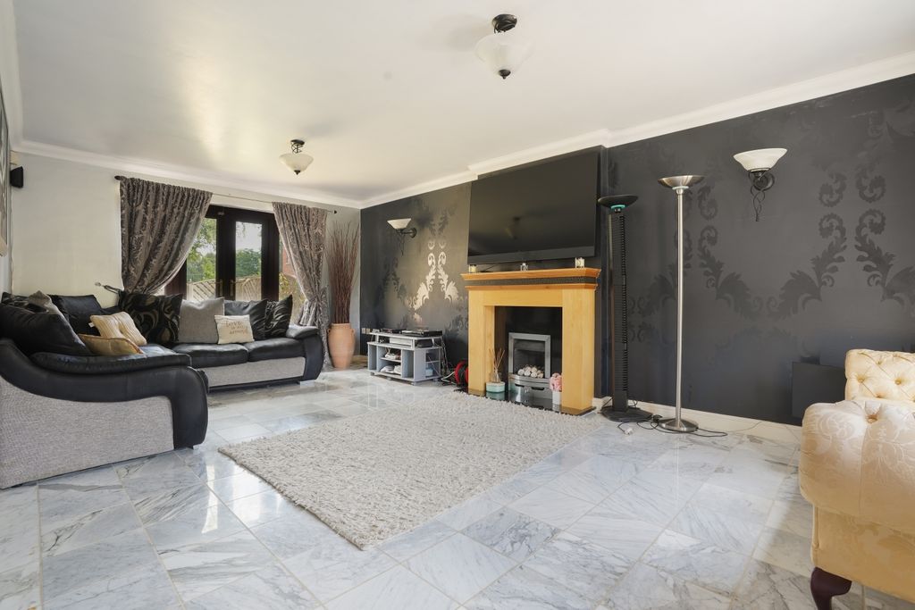 Property photo 1 of 21 Ewemove Estate Agents Scunthorpe - Living Room