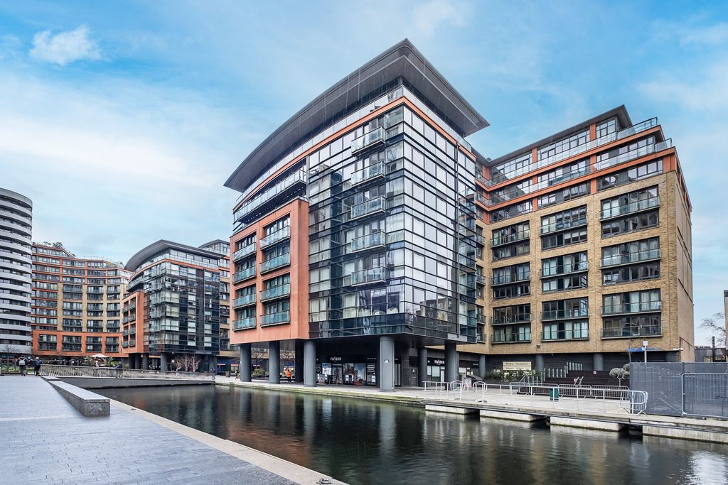 Property photo 1 of 13 Fourth Floor Apartment With Canal Views