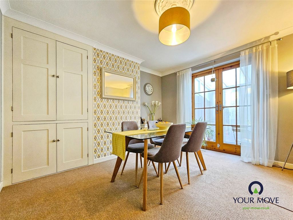 Property photo 3 of 11 Dining Room