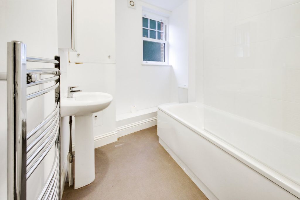 Additional image 7 of 2 bed flat for saleHermitage Lane, East Grinstead RH19
