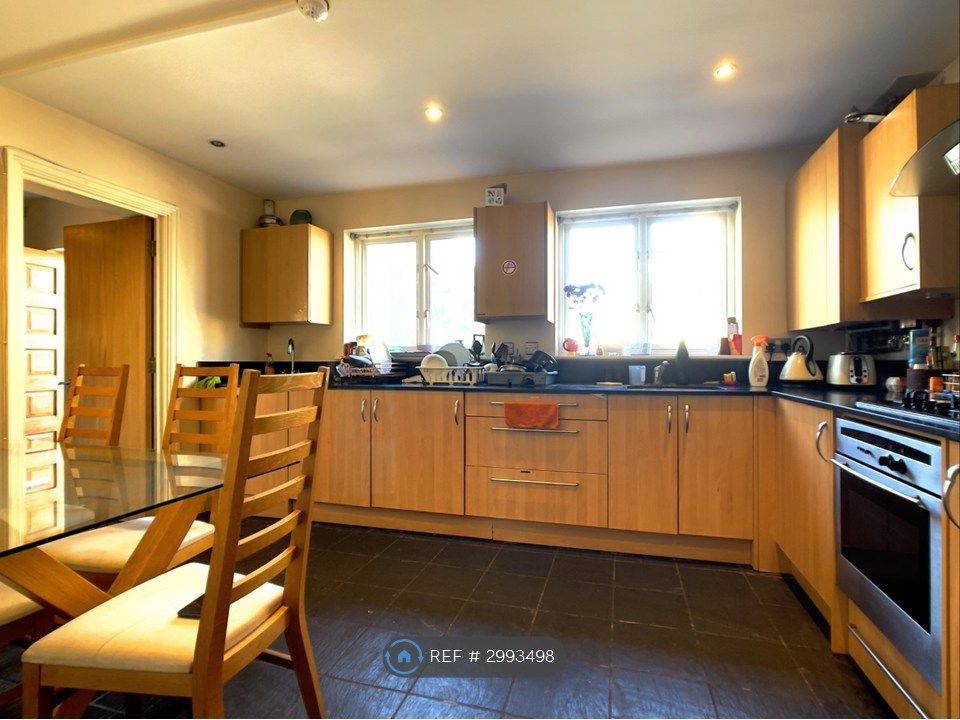 Property photo 1 of 32