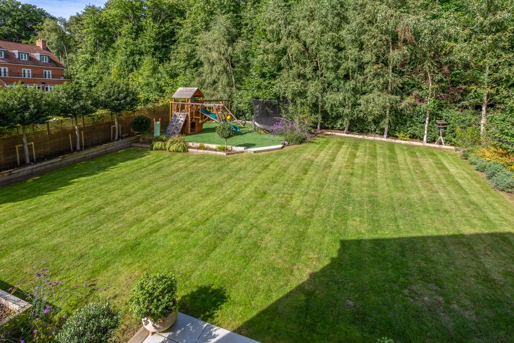 Property photo 2 of 28