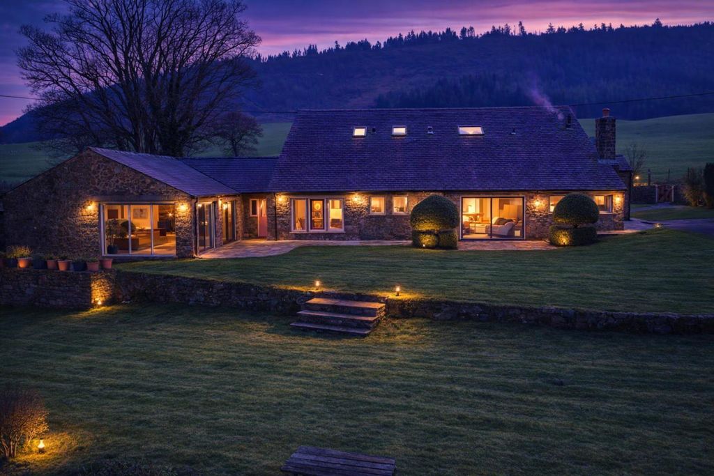 Property photo 1 of 44