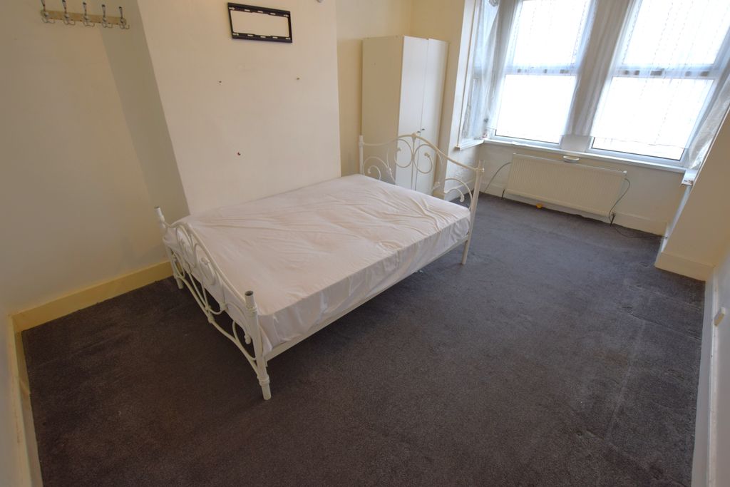 Property photo 1 of 3