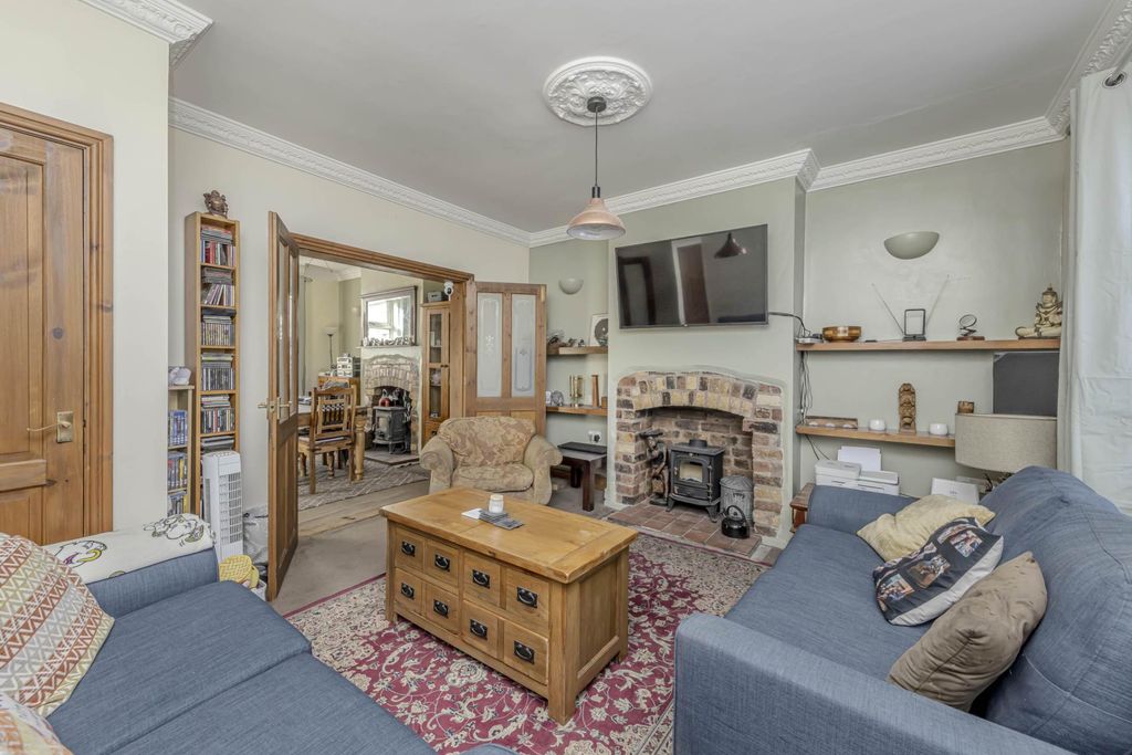 Property photo 2 of 25