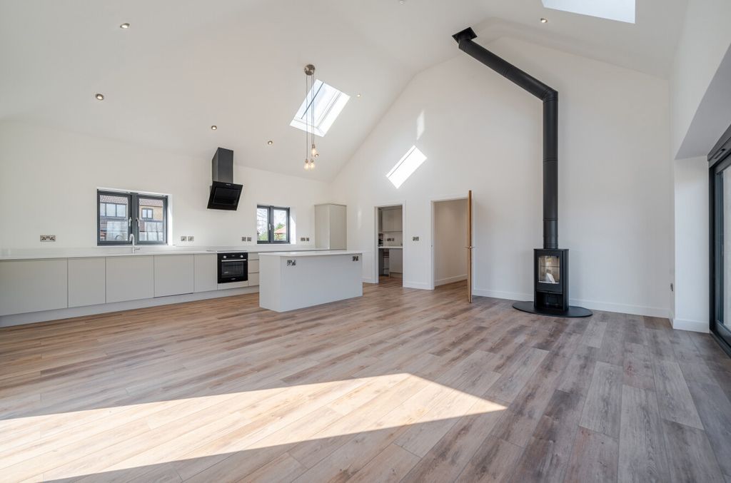 Property photo 3 of 21 1426069-7-69Bbe03...