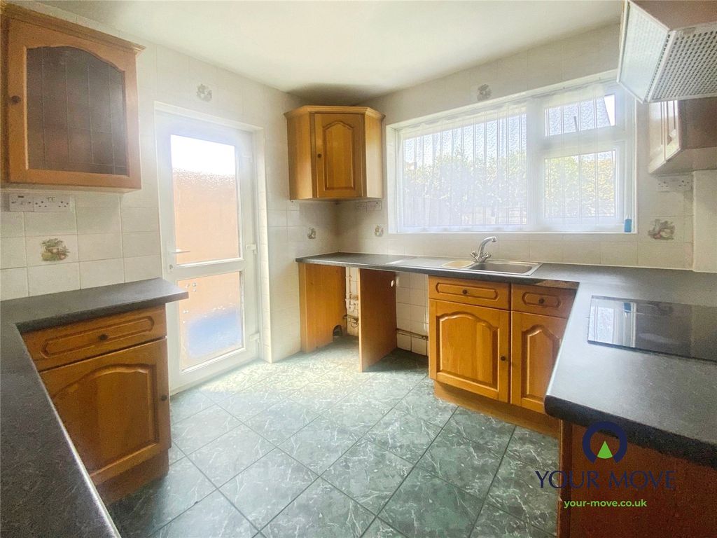 Property photo 3 of 10 Kitchen