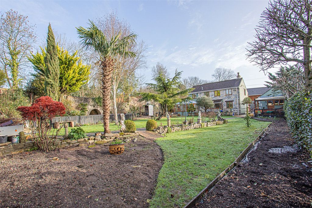 Property photo 1 of 25 Picture No. 10