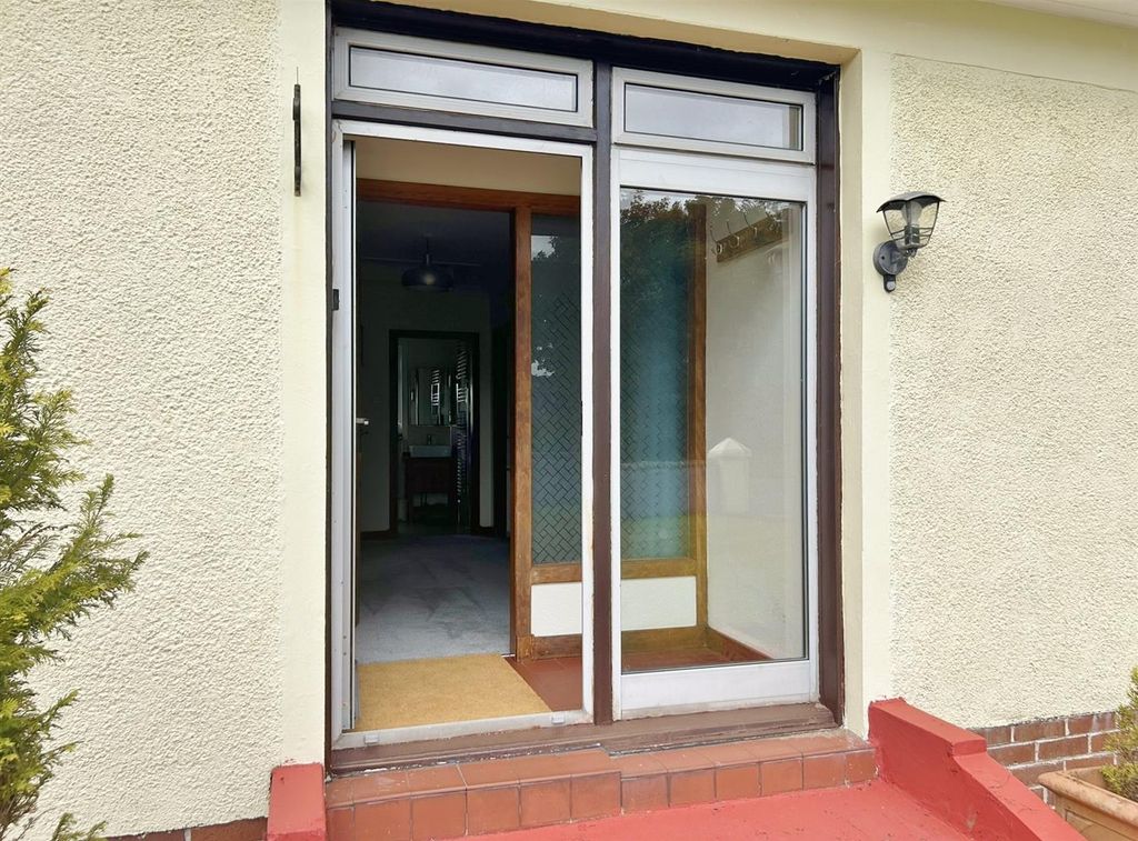 Property photo 3 of 33 Entrance Vestibule