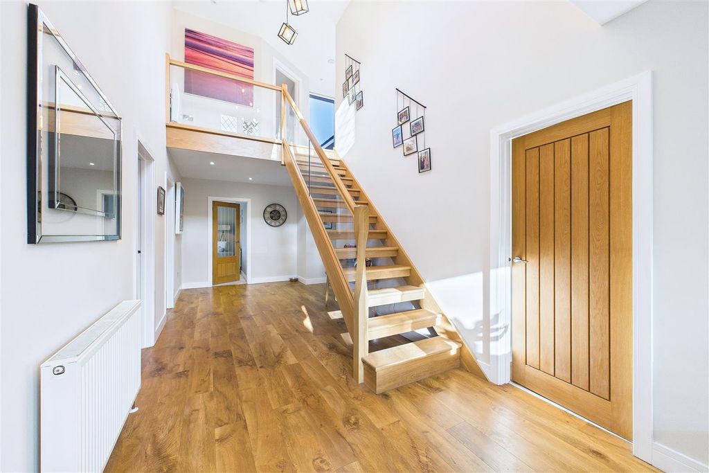 Property photo 3 of 25