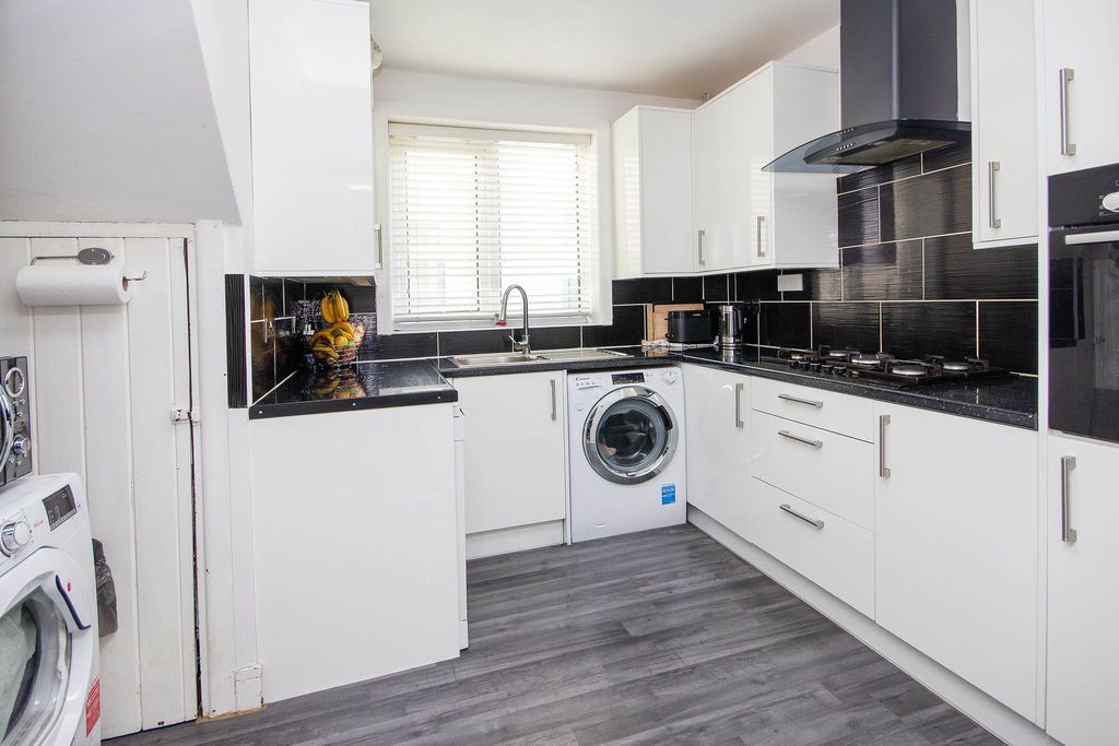 Property photo 3 of 13 Kitchen