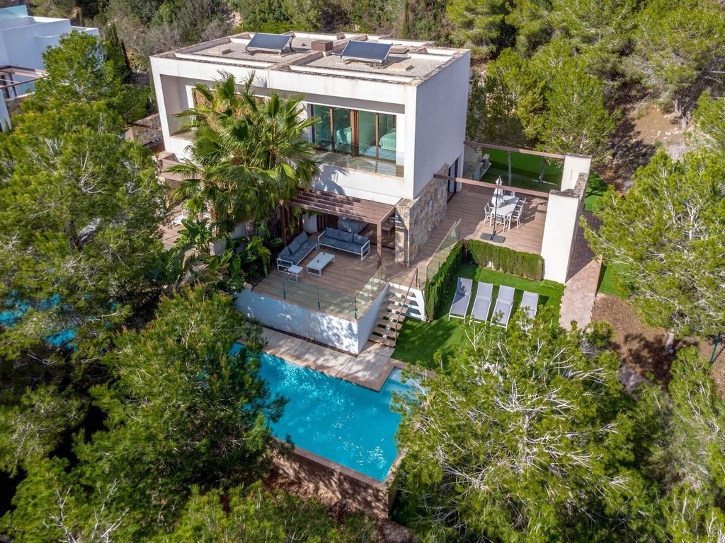 Property photo 2 of 42