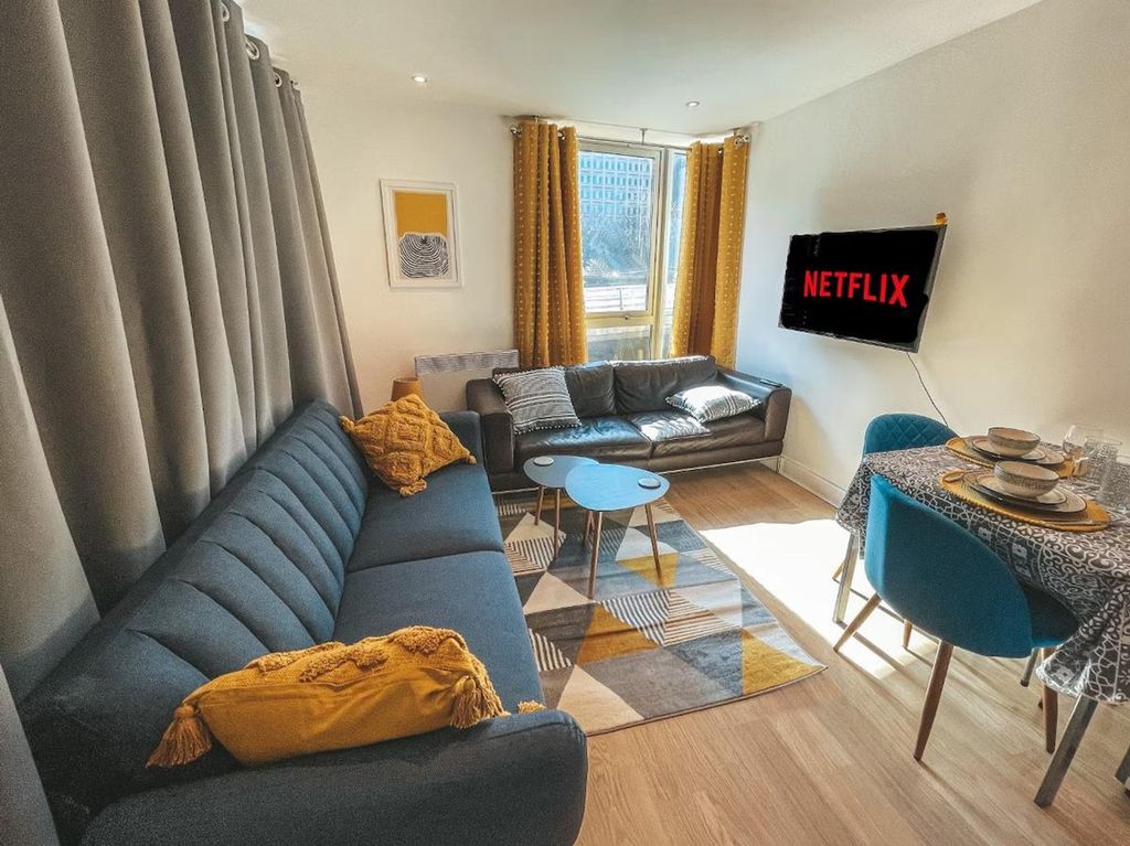 Property photo 1 of 25 Living Room