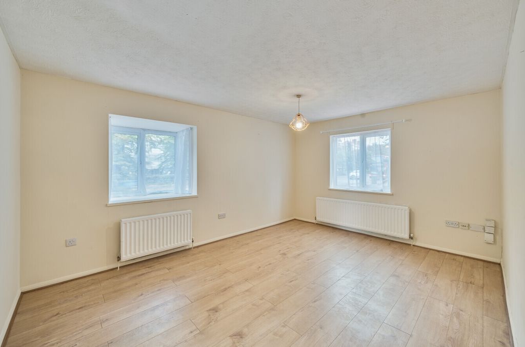 Property photo 2 of 10 Picture No. 11