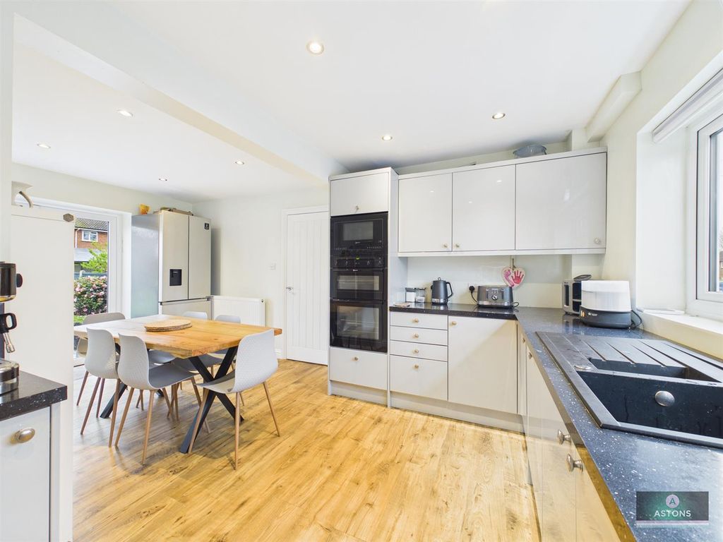 Property photo 2 of 16 Cam02067G0-Pr0223-Still008.Jpg