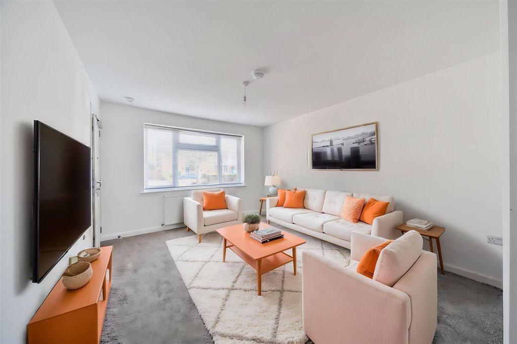 Property photo 3 of 19 1363325-3-68De516Fda20c - Living Room - Standard -