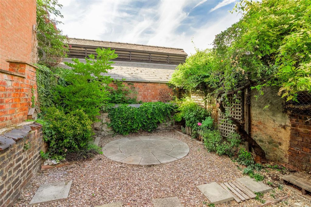 Property photo 2 of 14 Rear Garden