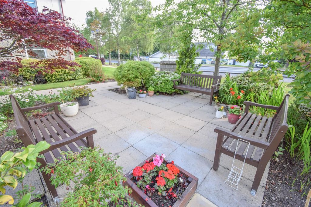 Property photo 3 of 14 Seating Area.Jpg