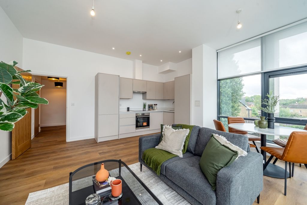 Property photo 1 of 9 25_30_Thecauseway...