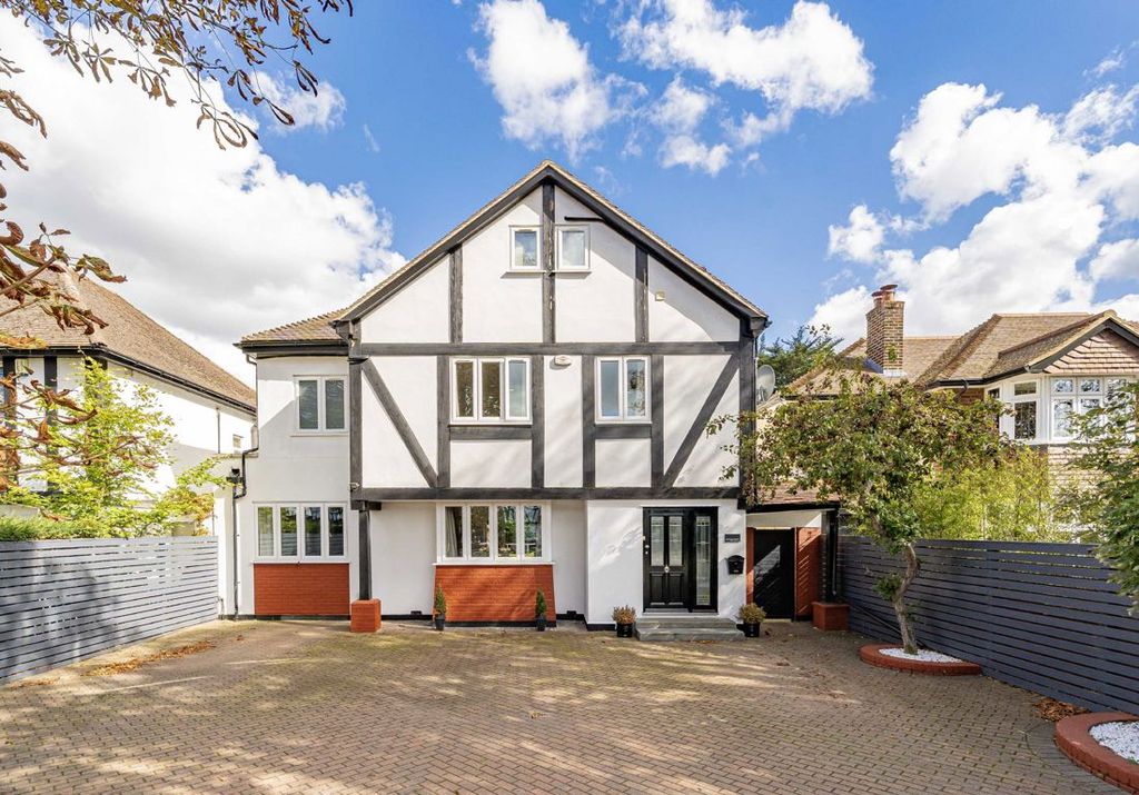Property photo 1 of 12