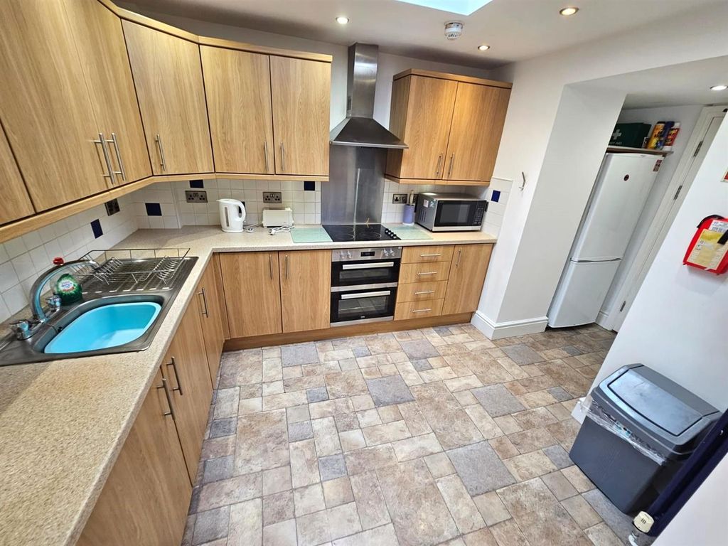 Property photo 3 of 17 Kitchen.Jpg