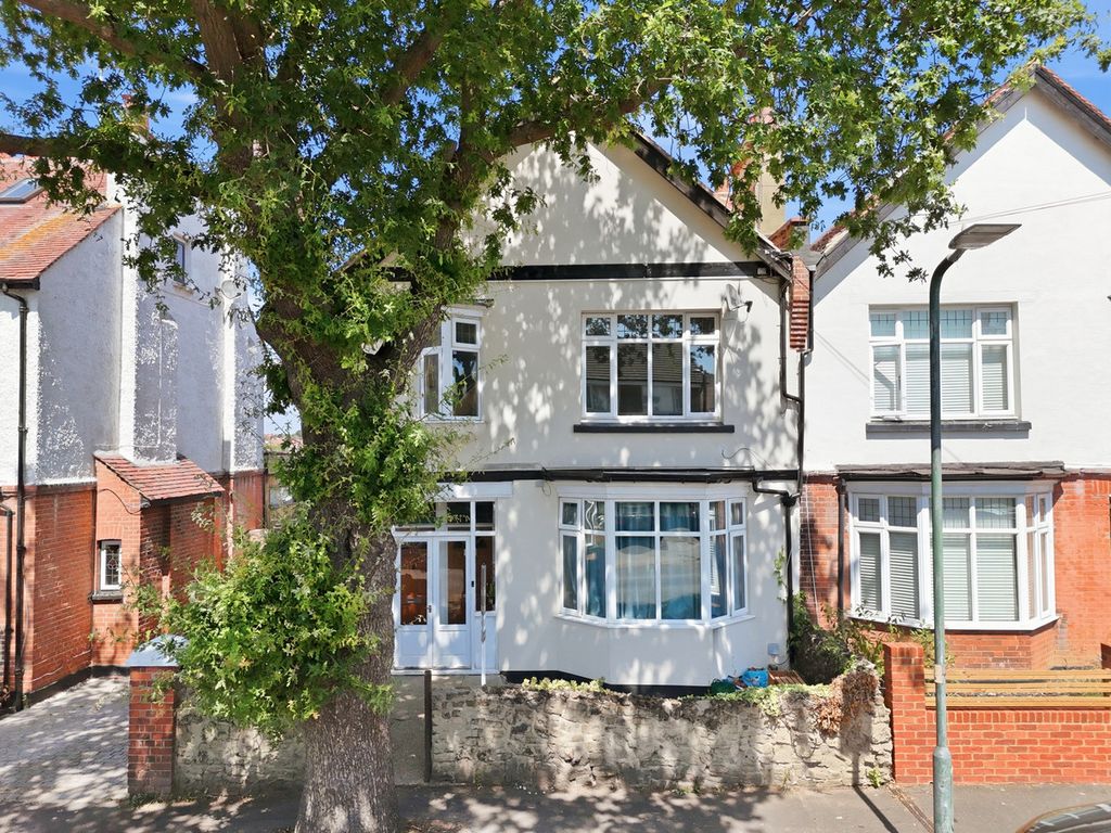 Property photo 1 of 17