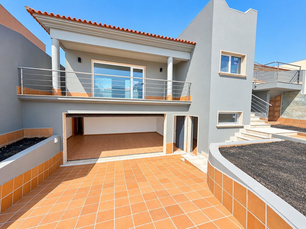Property photo 2 of 50