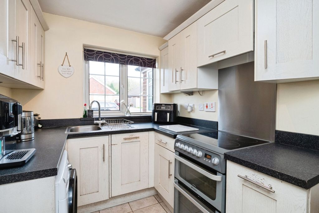 Property photo 3 of 20 Kitchen