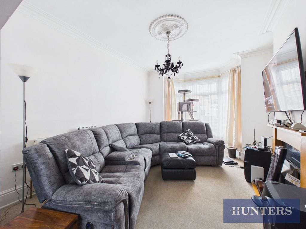 Property photo 3 of 9 Cam03463G0-Pr0263-Still007.Jpg