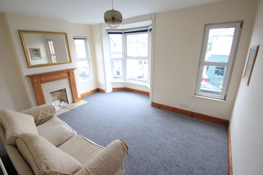 Property photo 1 of 8 Lounge