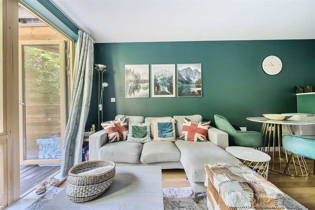 Property photo 1 of 11 Lounge 1.Jpg