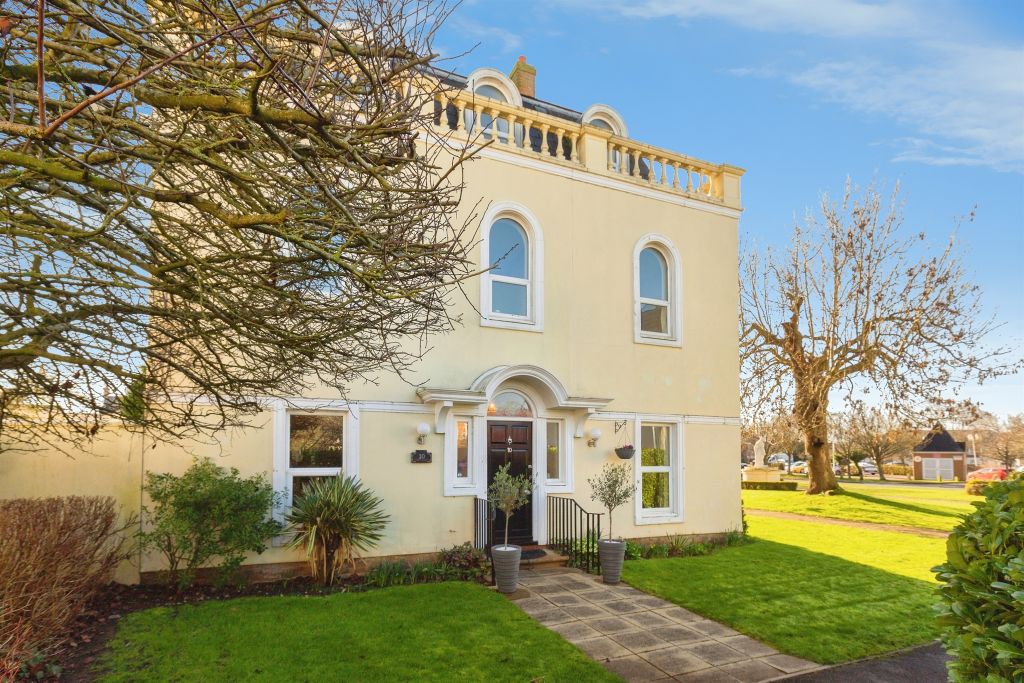 Property photo 1 of 32