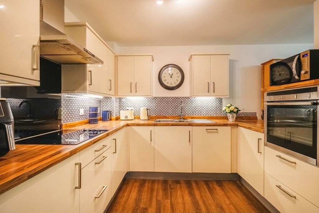 Property photo 2 of 17