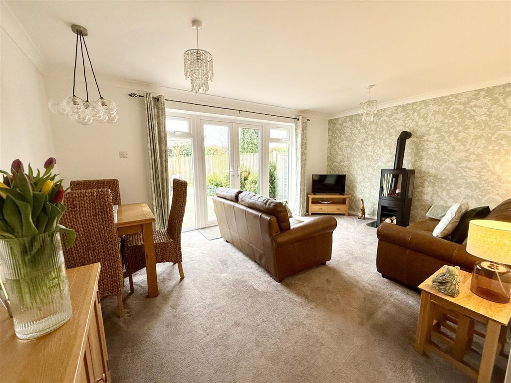 Property photo 2 of 25 Lounge