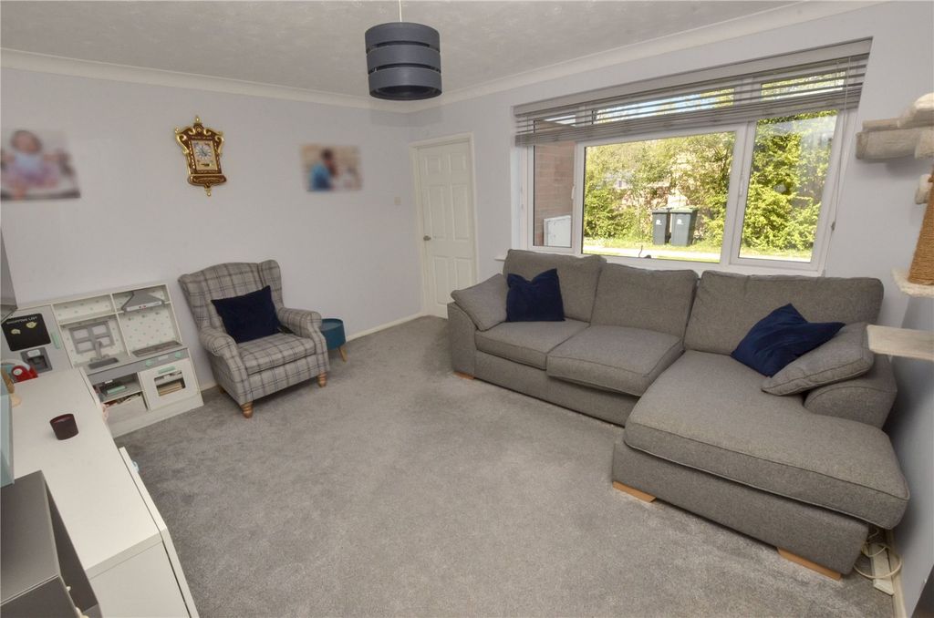 Property photo 2 of 16 Sitting Room