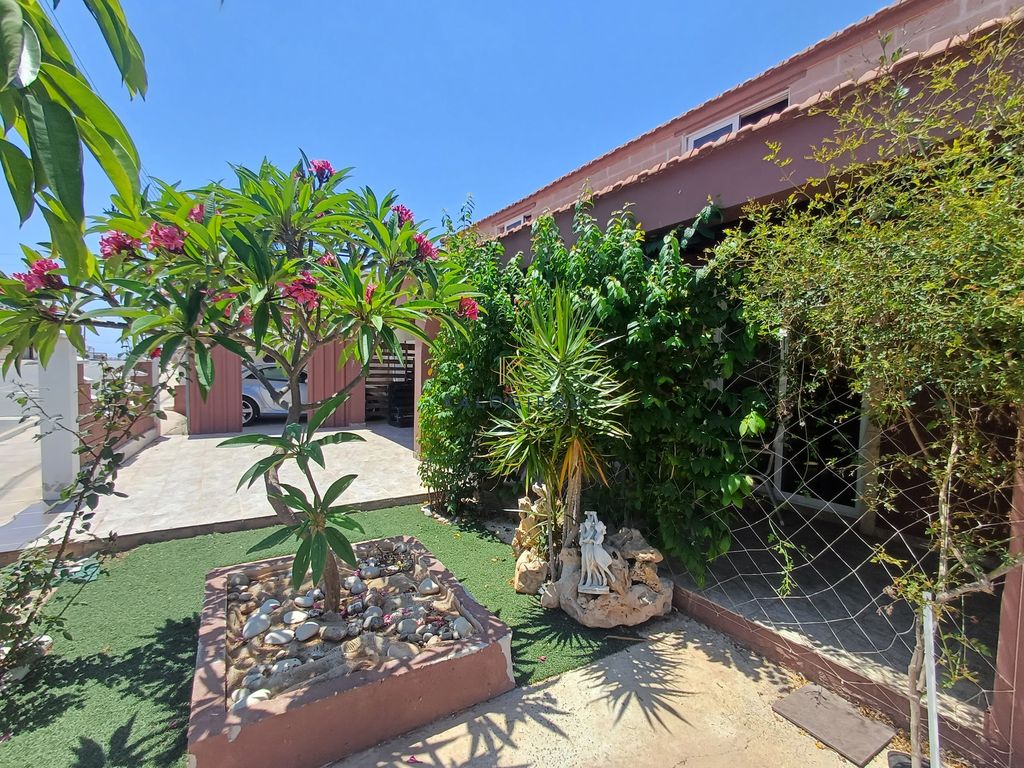 Property photo 2 of 25
