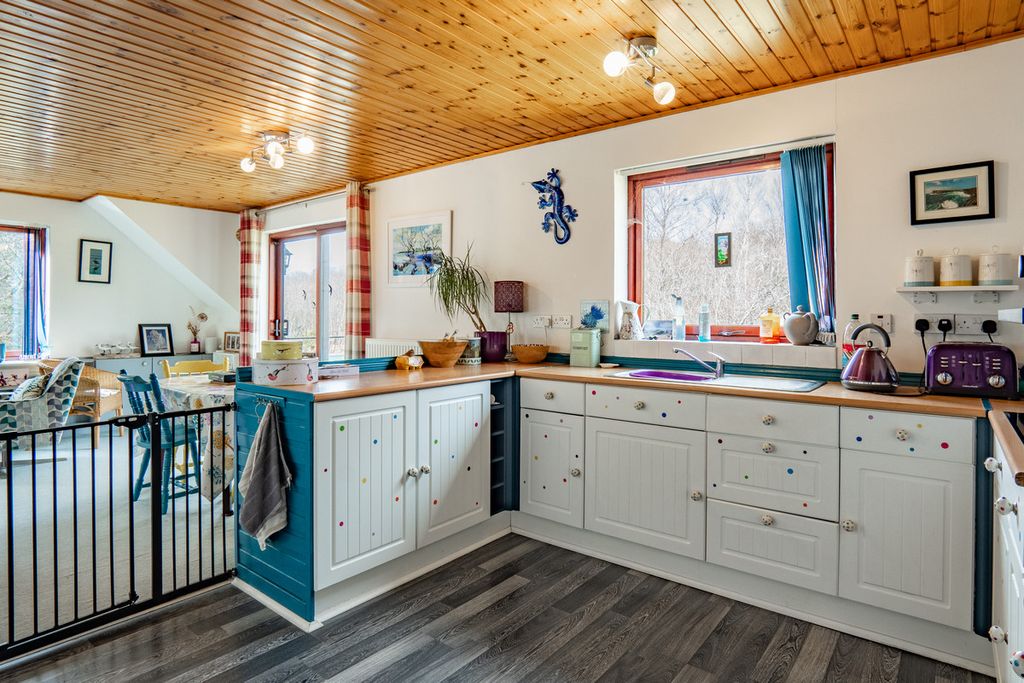 Property photo 3 of 40